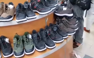 ¡El calzado en Venezuela es un lujo! Un par de zapatos cuesta 25 salarios mínimos (VIDEO)