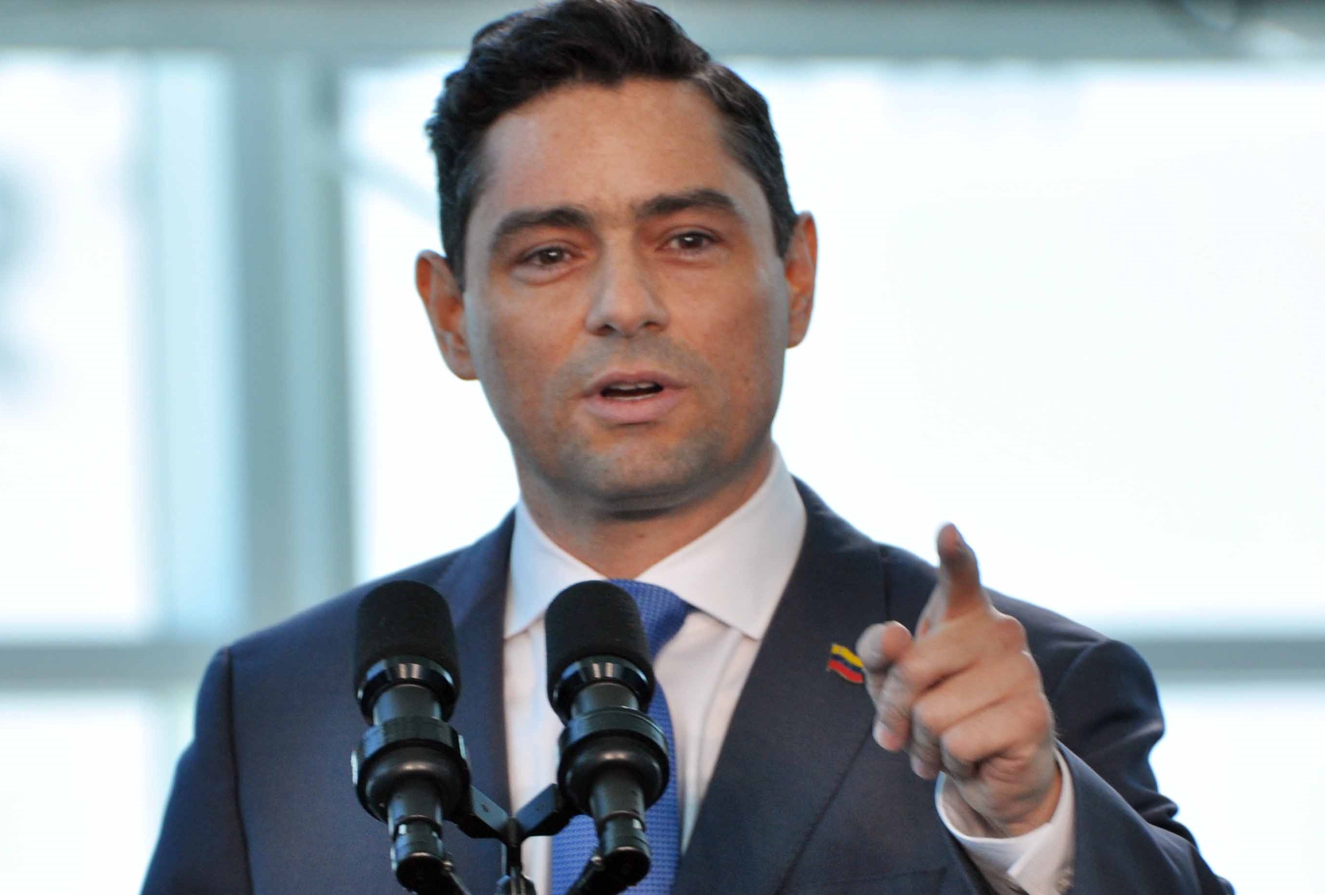 “Si él no negocia su salida, otros la negociarán por él”, advirtió Vecchio a Maduro (Video)