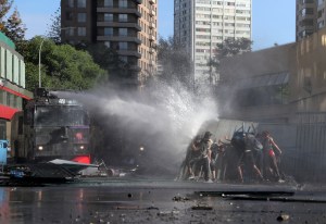 Suben a 15 los fallecidos en Chile en medio de las protestas en todo el país