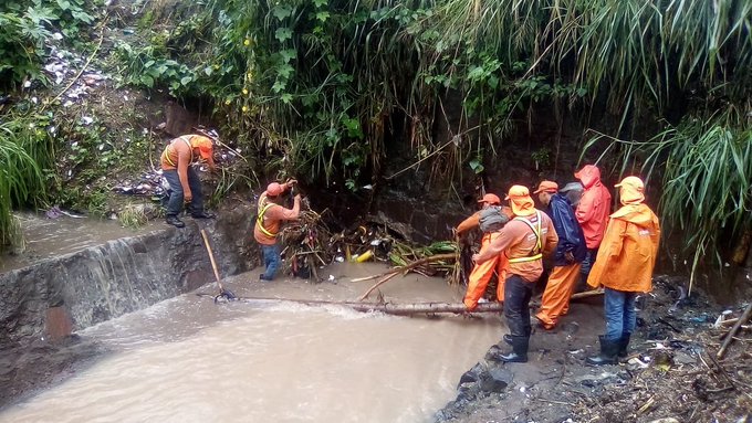 Emiten alerta de vigilancia en siete departamentos de Honduras por las lluvias; al menos un muerto (Fotos)