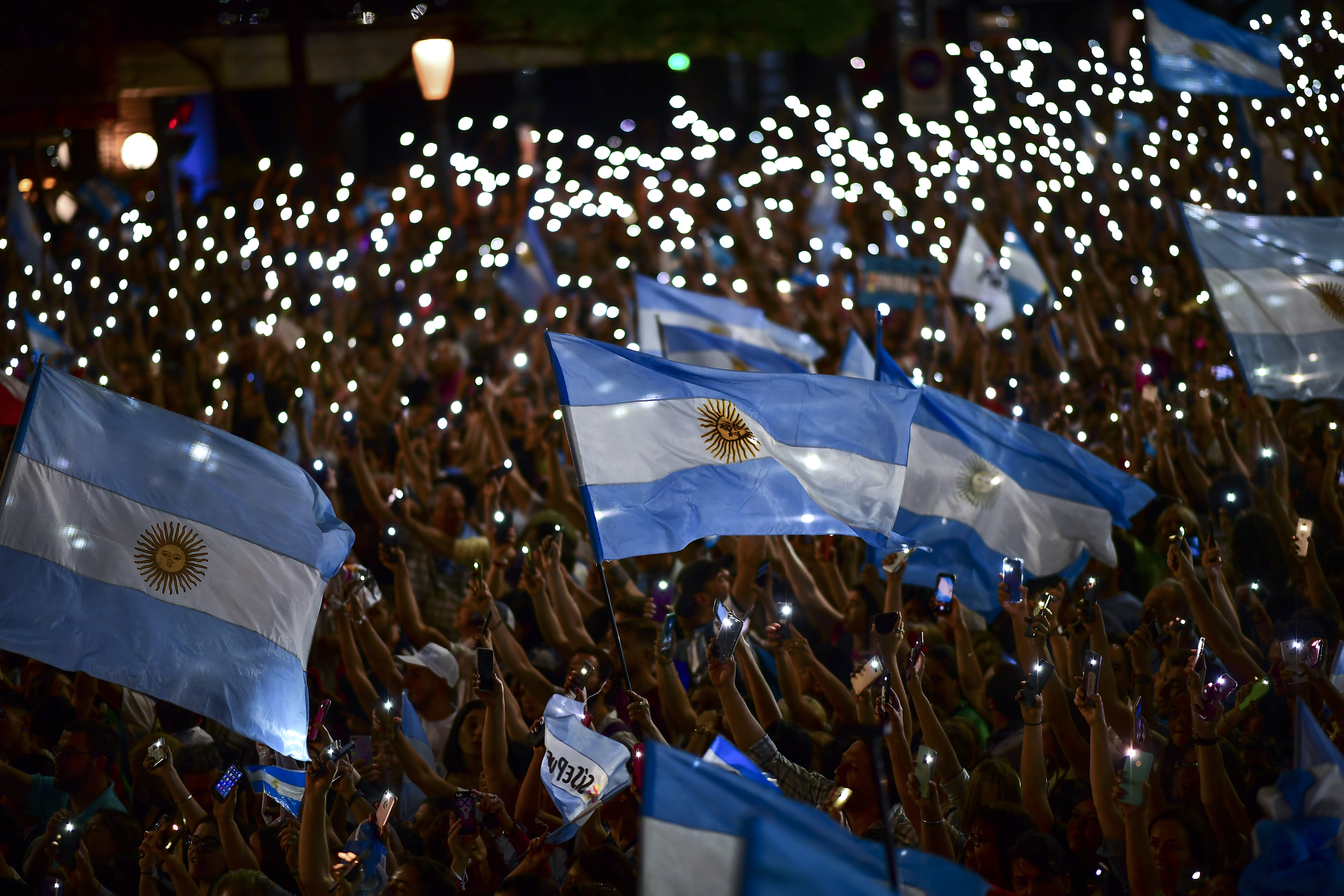 Cerró campaña electoral argentina con Fernández favorito y Macri a la expectativa