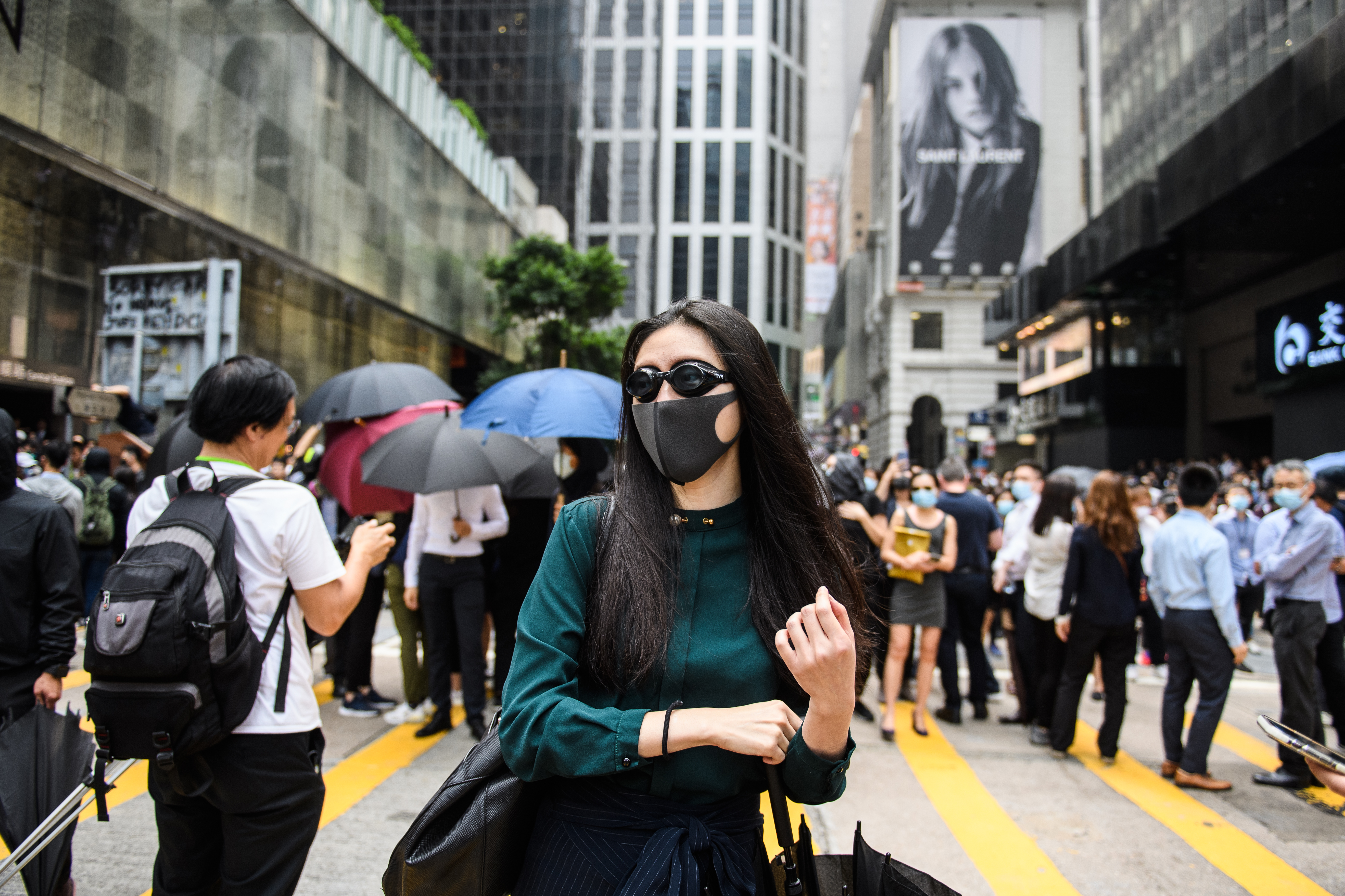 Los manifestantes de Hong Kong bloquean de nuevo los transportes