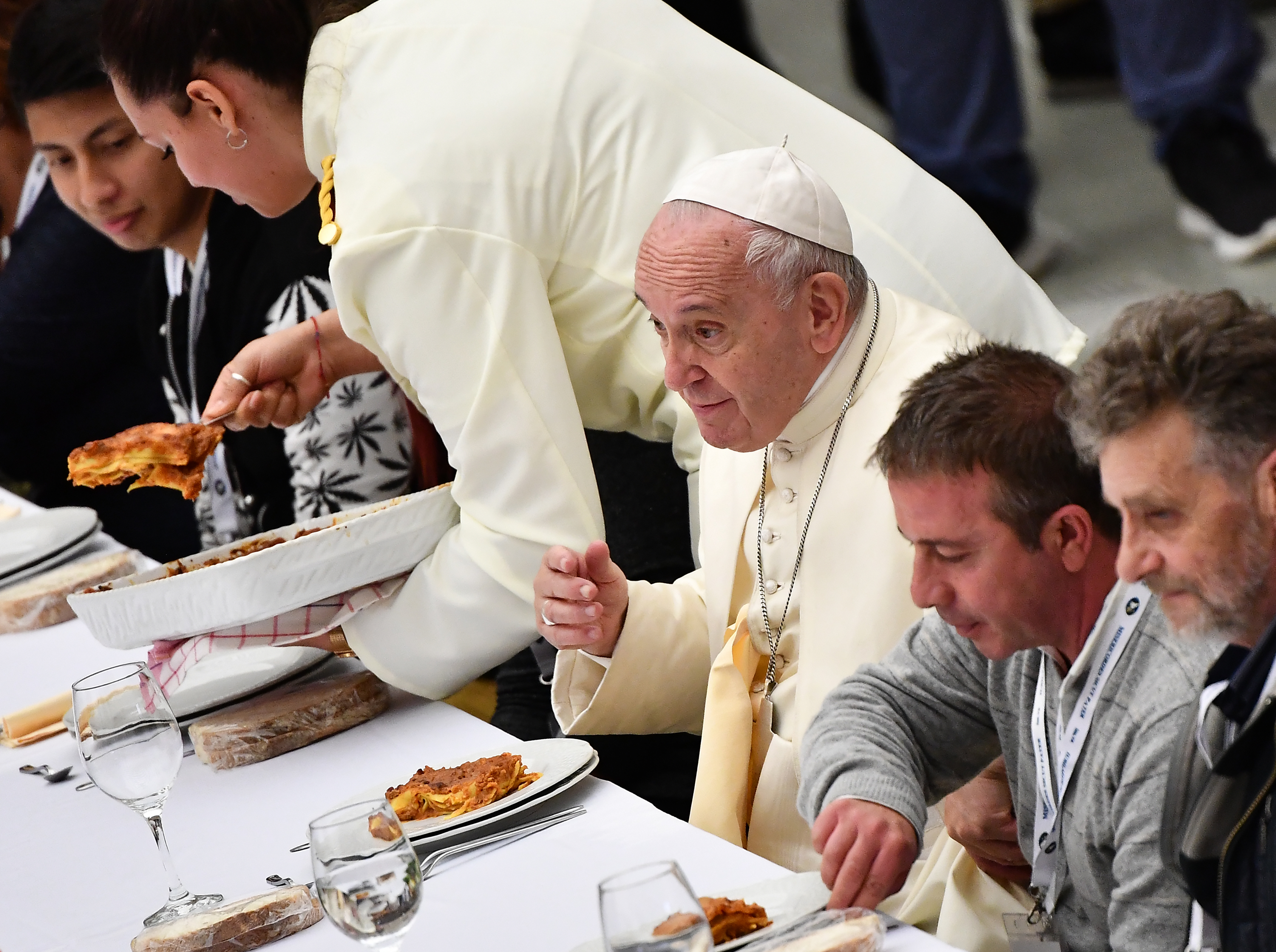 El papa Francisco almorzó en el Vaticano con 1.500 pobres (Fotos)