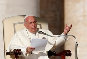 Papa alerta sobre el retorno de emblemas y conductas nazis
