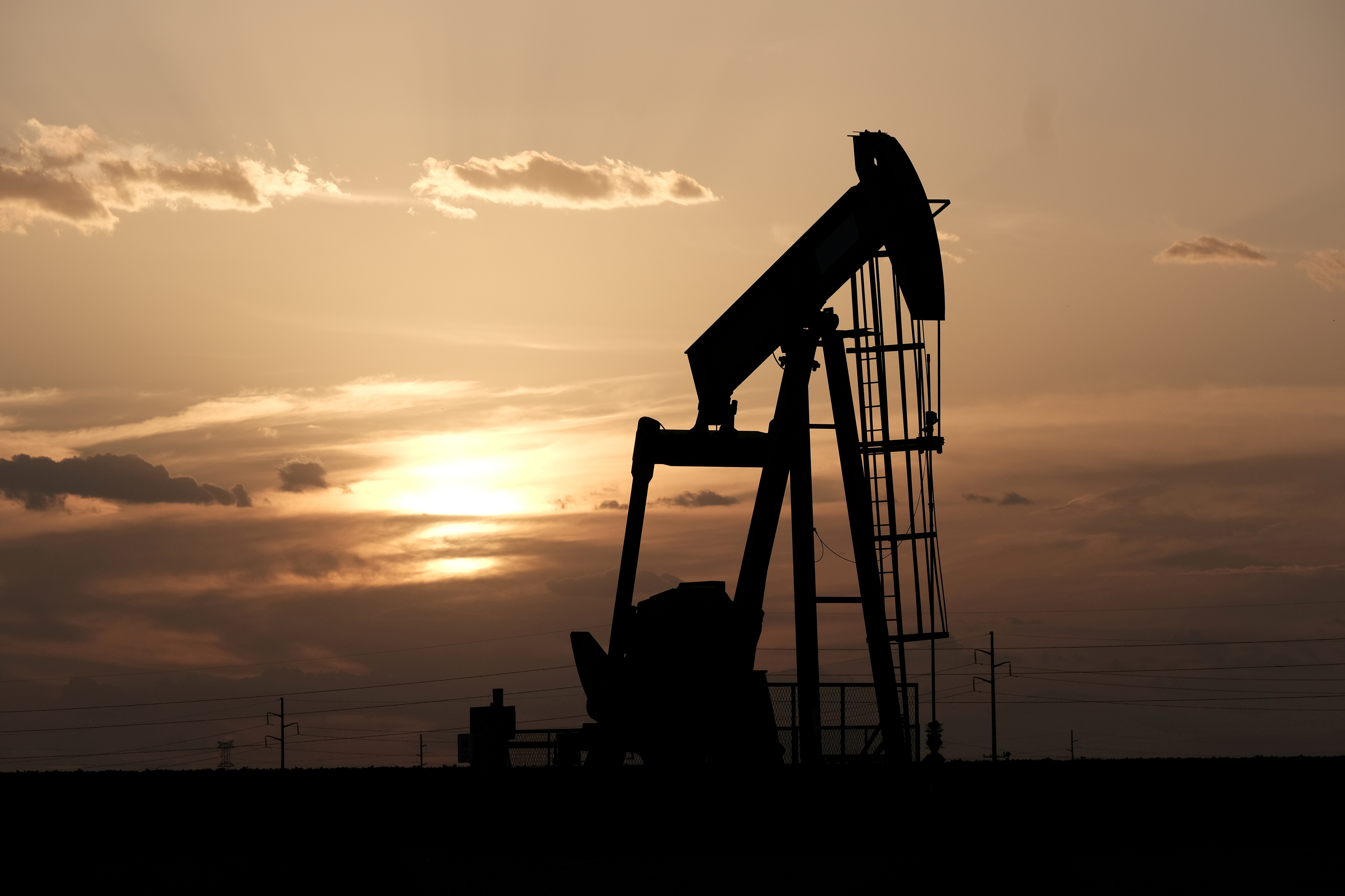 Reservas de petróleo caen más de lo esperado en EEUU