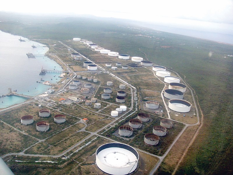 A destiempo, Pdvsa hace una oferta para mantener la refinería y terminal de Curazao