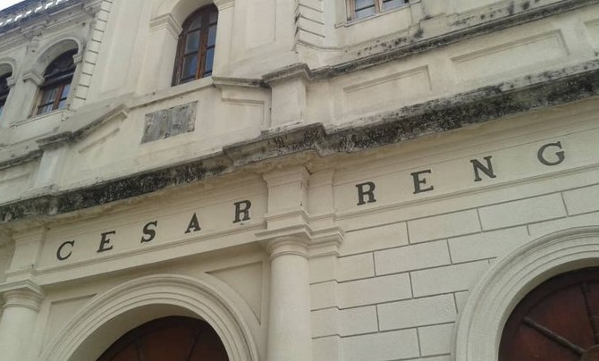 Robaron la placa que identificaba el teatro César Rengifo de la ULA #11Nov (Foto)