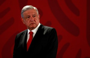 López Obrador firmó convenio para compra de medicamentos