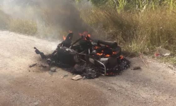 Vecinos de Ocumare quemaron una moto al intentar linchar a un par de atracadores