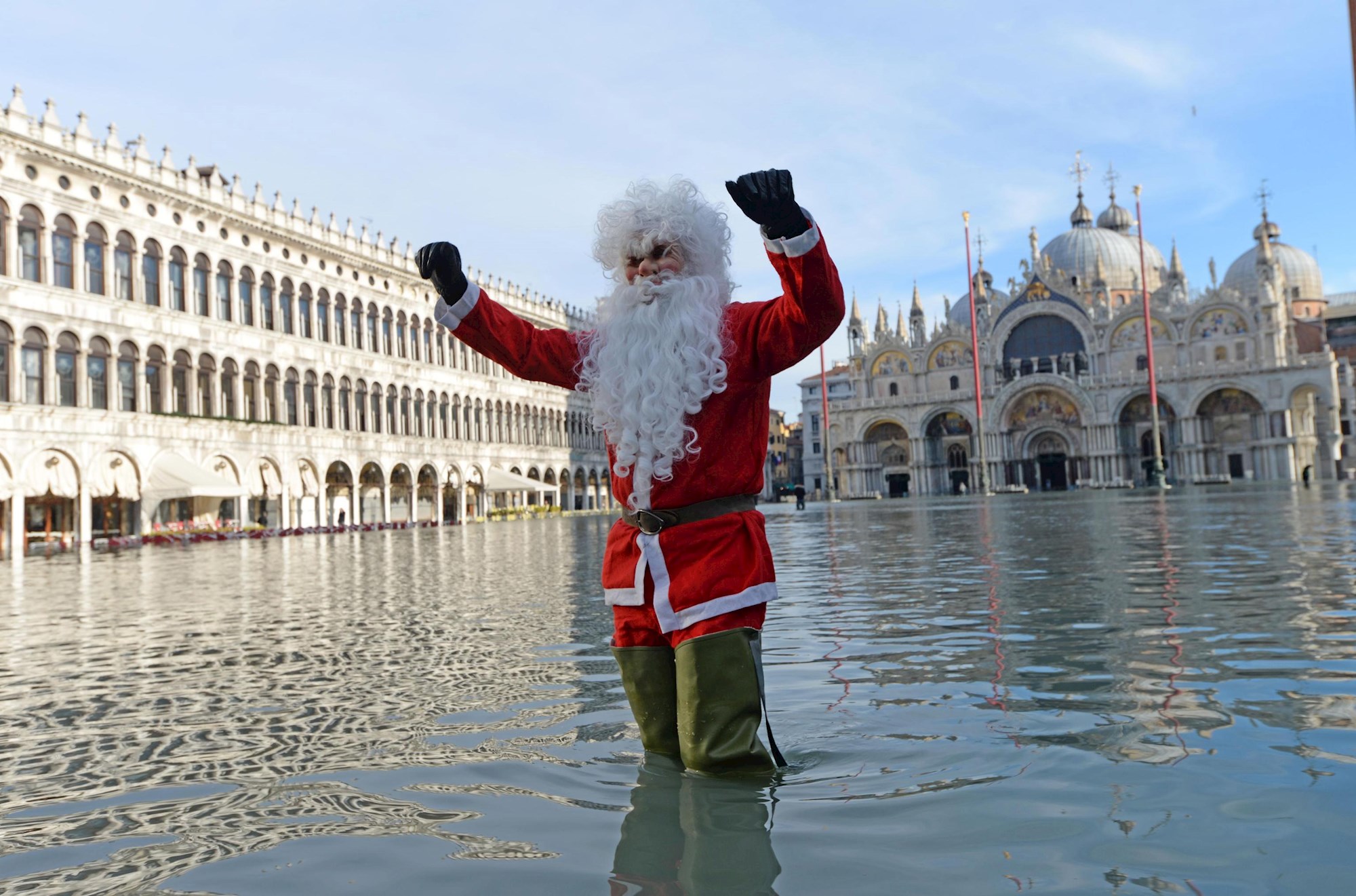 En Imágenes: Navidad con el agua hasta el cuello, alta marea ahoga a Venecia