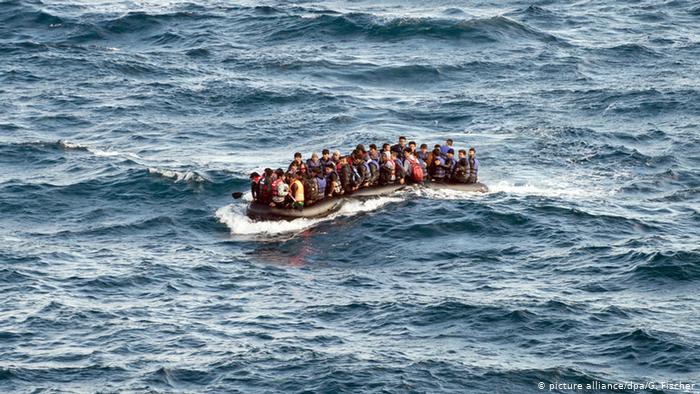 Doce muertos y 21 rescatados en naufragio de embarcación de migrantes frente a isla griega