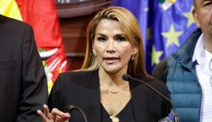 Presidenta de Bolivia pidió la renuncia de todos sus ministros