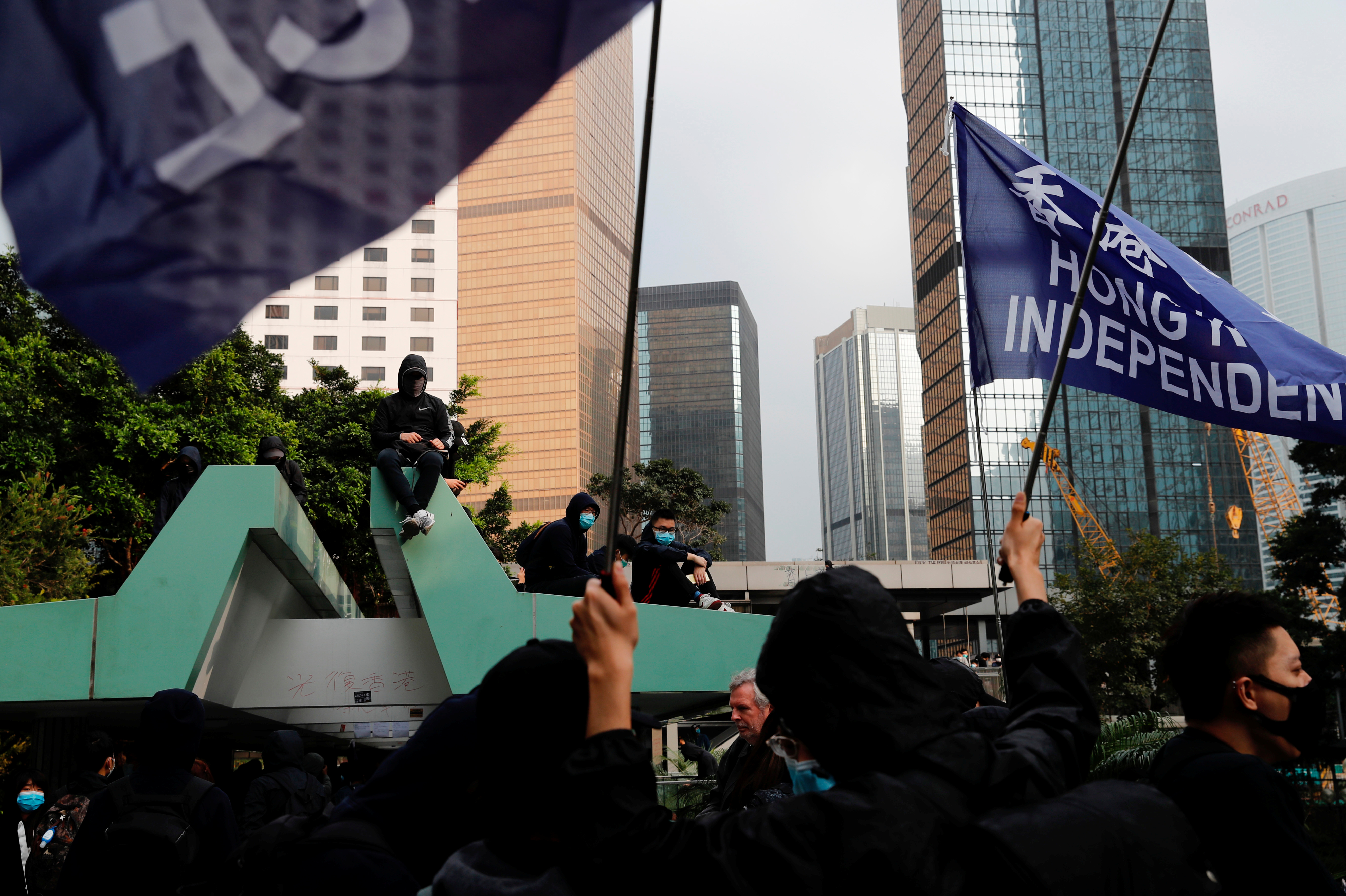 Hong Kong intenta atraer inversiones en Davos tras meses de protestas