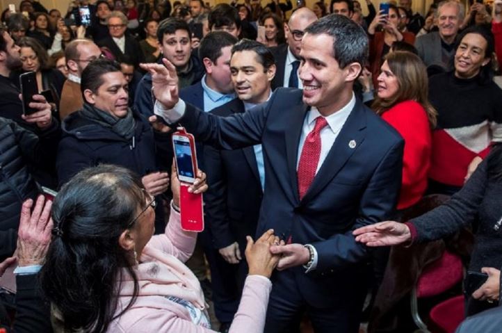 En Fotos: Guaidó se incluyó como presidente (E) en el Libro de Oro de Francia