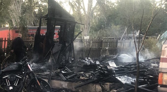 Incendio destruyó una casa en Florida Central