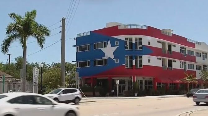 El restaurant La Placita de Miami mantendrá el mural con la bandera de Puerto Rico