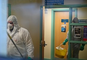 El balance de Reino Unido superó los mil muertos por coronavirus