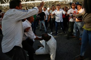 Apevex condena brutal ataque de paramilitares de Maduro a periodistas