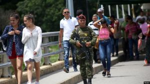 Colombia gestiona atención a desplazados venezolanos en la frontera