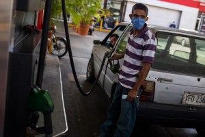 Venezolanos reciben mensajes con el día que les corresponde surtir gasolina “subsidiada” (Captura)