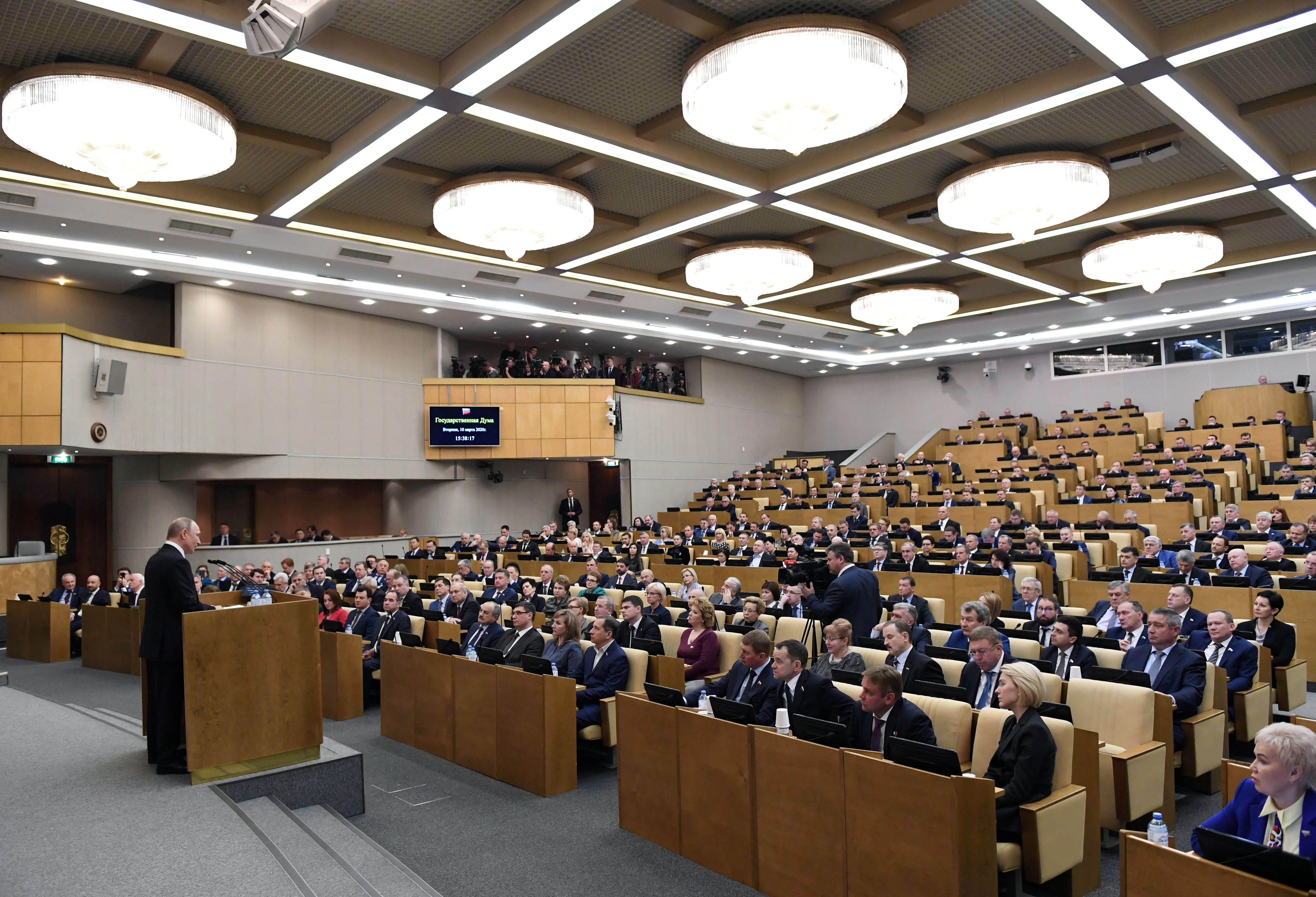 Diputados rusos aprueban la reforma que permite a Putin mantenerse en el poder
