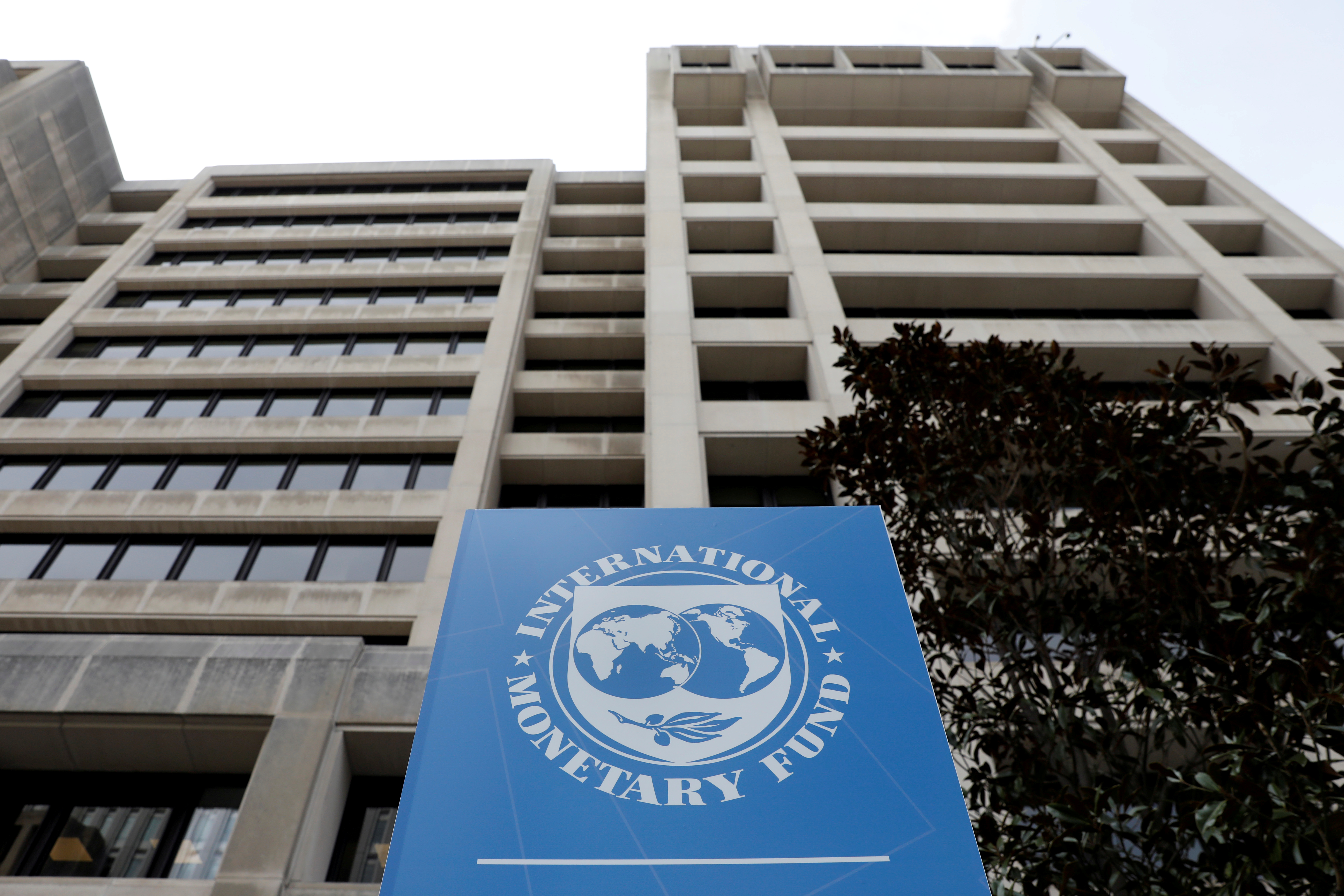 Economía global puede sufrir “secuelas importantes” por la pandemia, advierte el FMI
