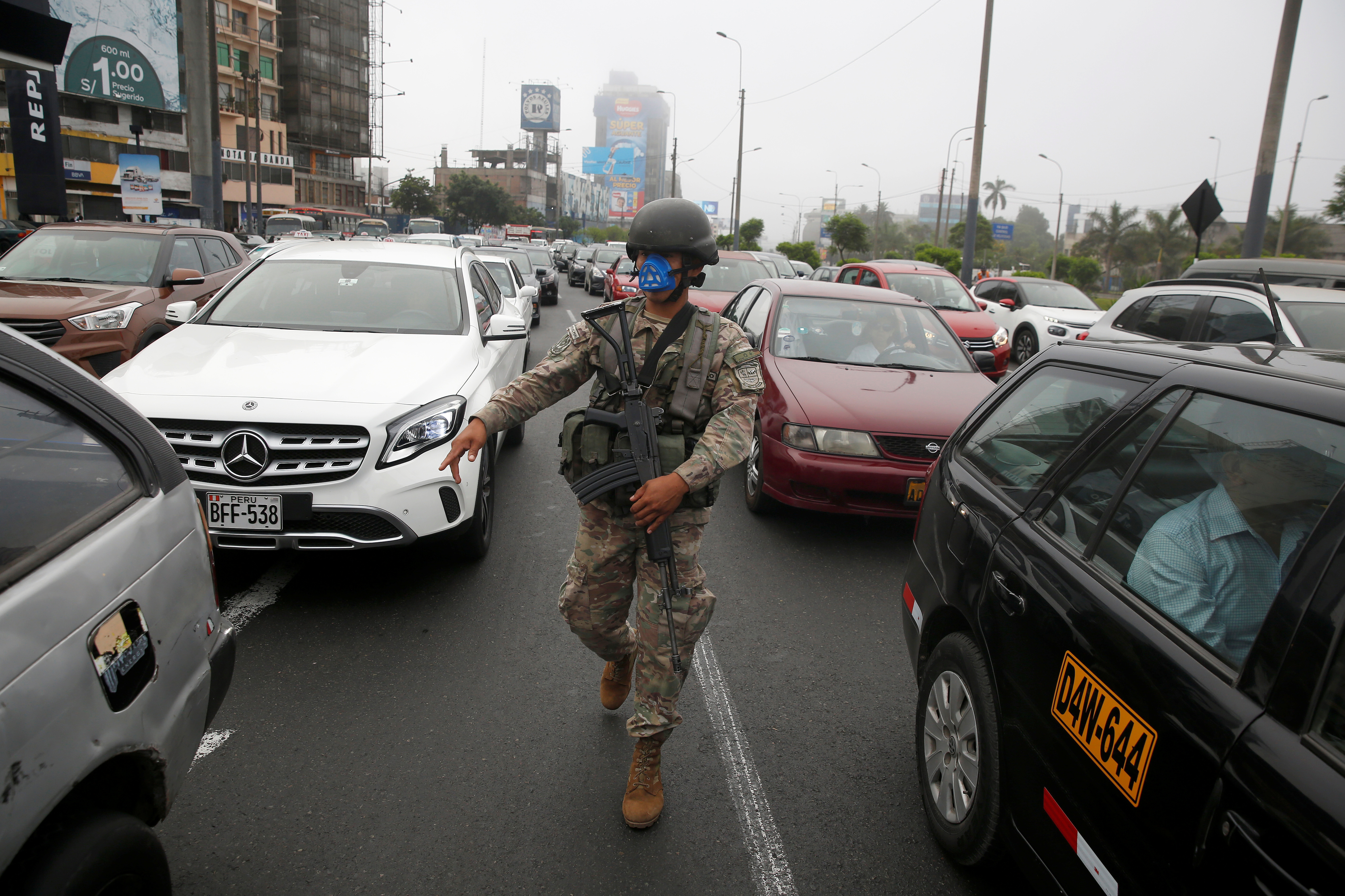 Perú sube cuesta de contagios y evalúa aislamiento total jueves y viernes