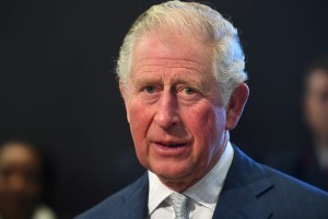 El príncipe Carlos admite que tuvo “suerte” con el coronavirus