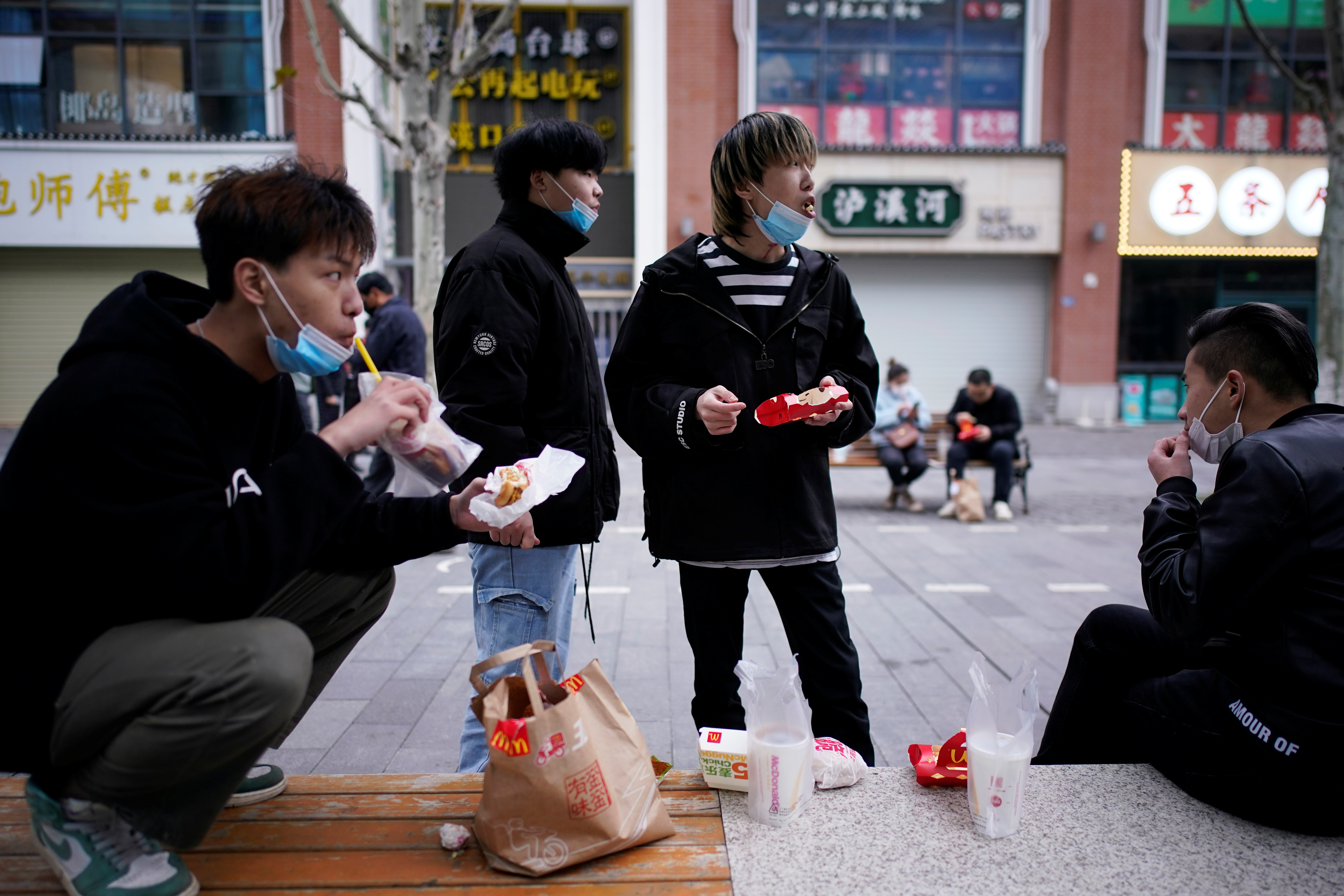 Ciudad china de Shenzhen prohíbe comer perros y gatos tras crisis del coronavirus