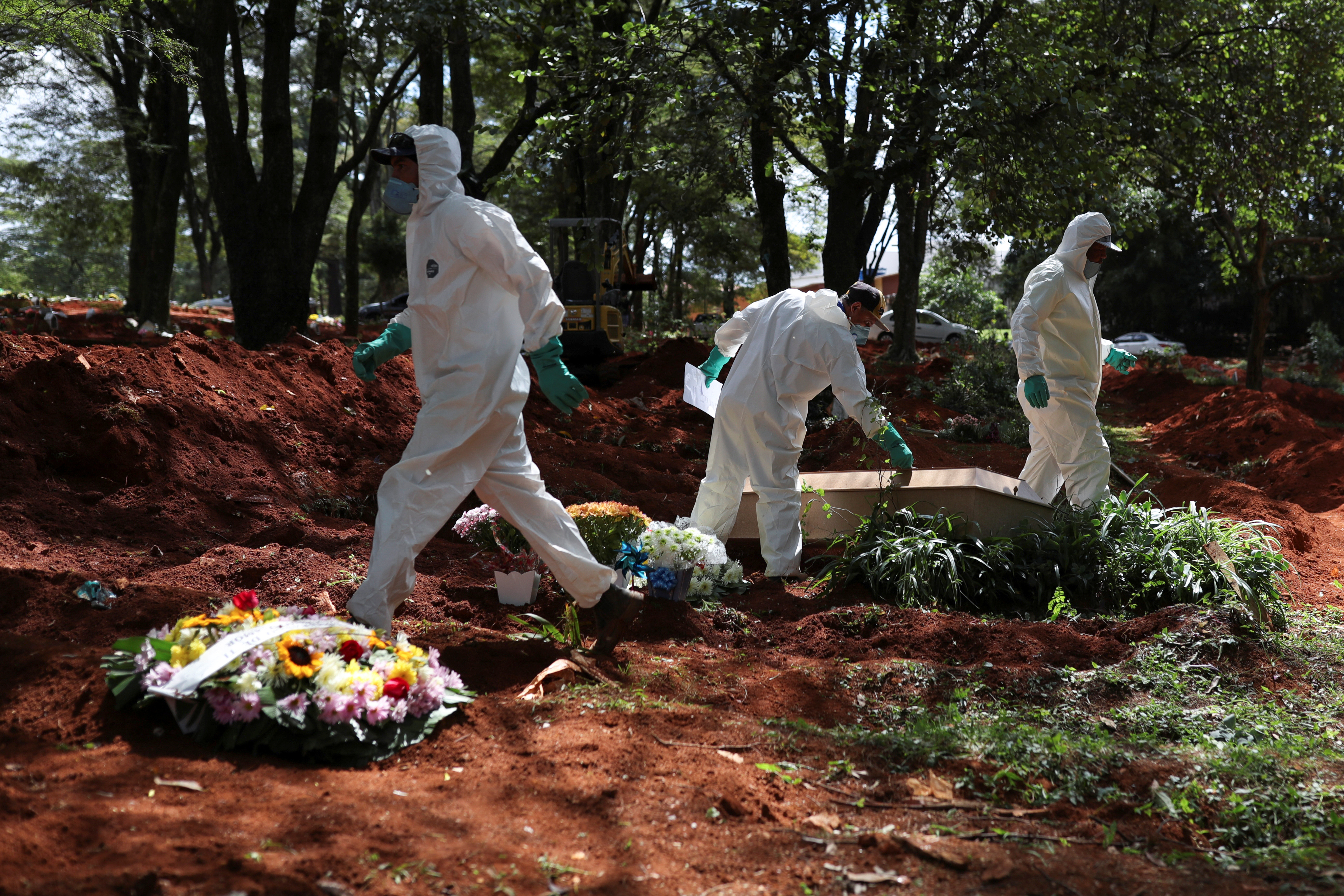 Brasil encadena dos días con más de 2.200 muertes en peor fase de la pandemia