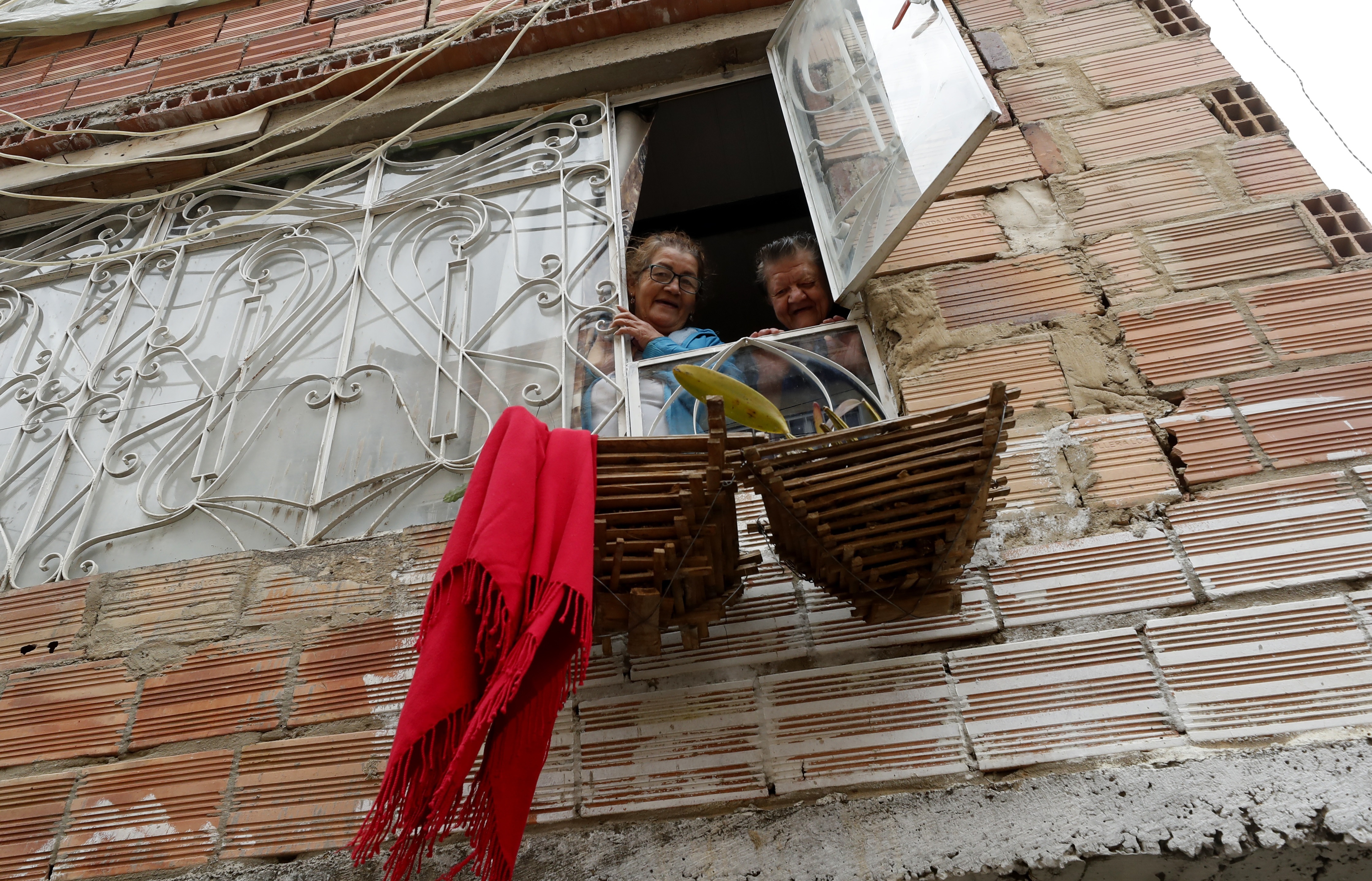 Saqueos y trapos rojos, el retrato del hambre en Colombia