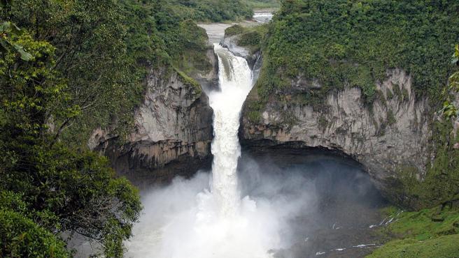 La cascada más grande de Ecuador desaparece misteriosamente de un día para otro (Fotos)