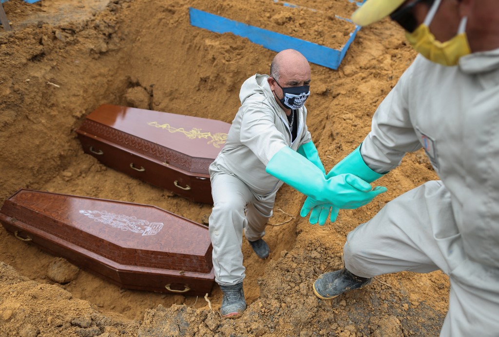 Brasil reporta 968 nuevas muertes por Covid-19