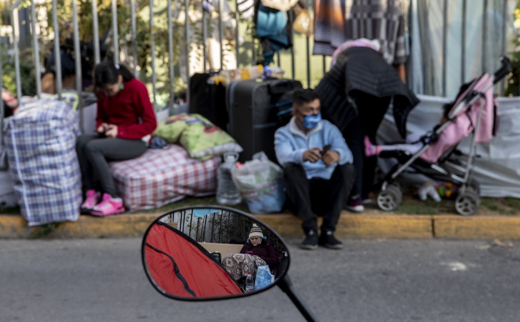Ministro chileno llamó a cerrar aún más la frontera frente a la llegada de migrantes