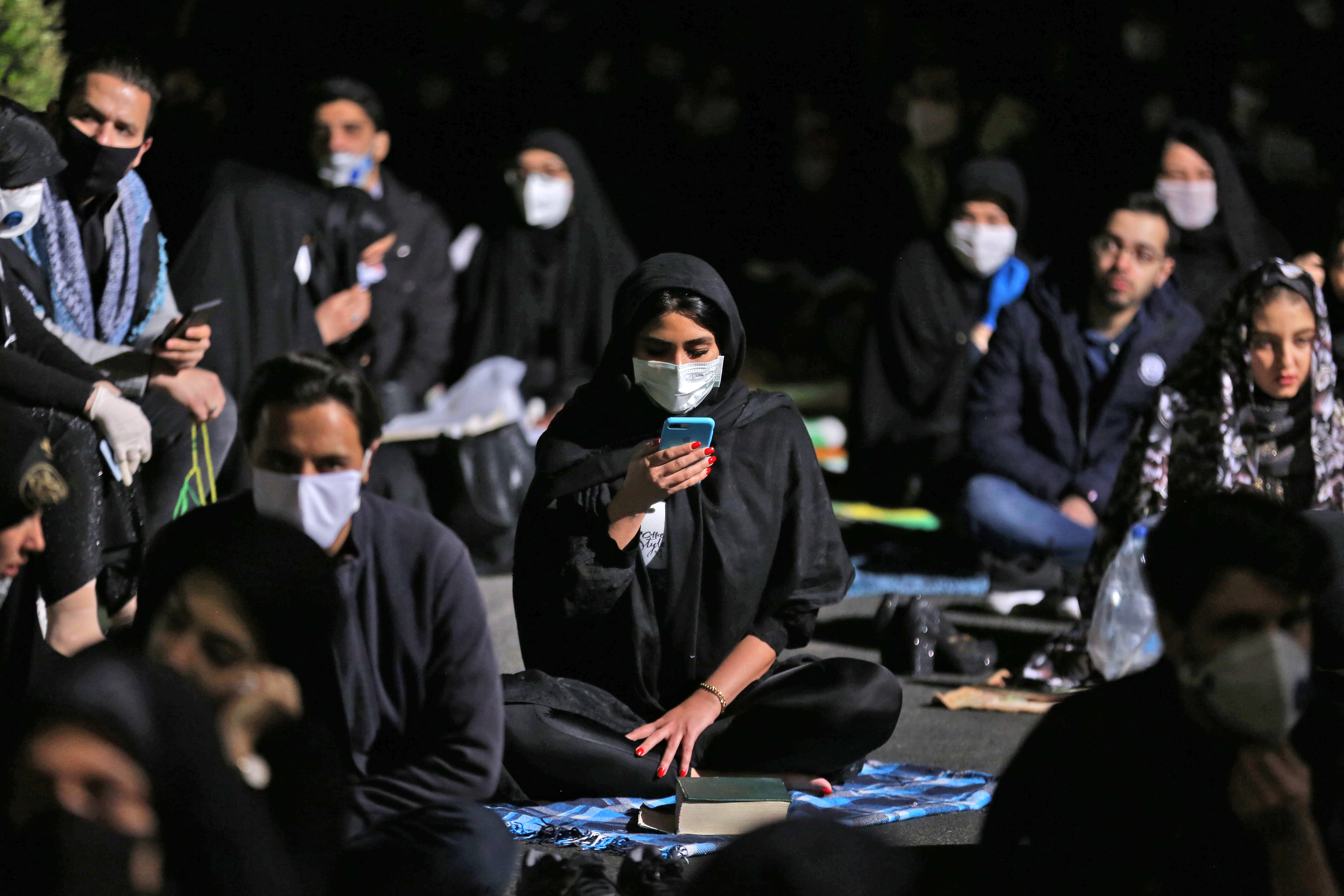 Irán cumple un año de pandemia preocupado por una cuarta ola de contagios