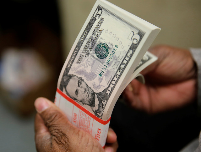 BCV ordena a bancos colocar en mesas cambiarias dólares obtenidos por venta de gasolina