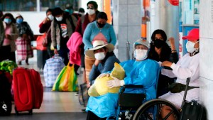 Ombudsman de Perú alertó sobre inminente colapso de hospitales en Lima