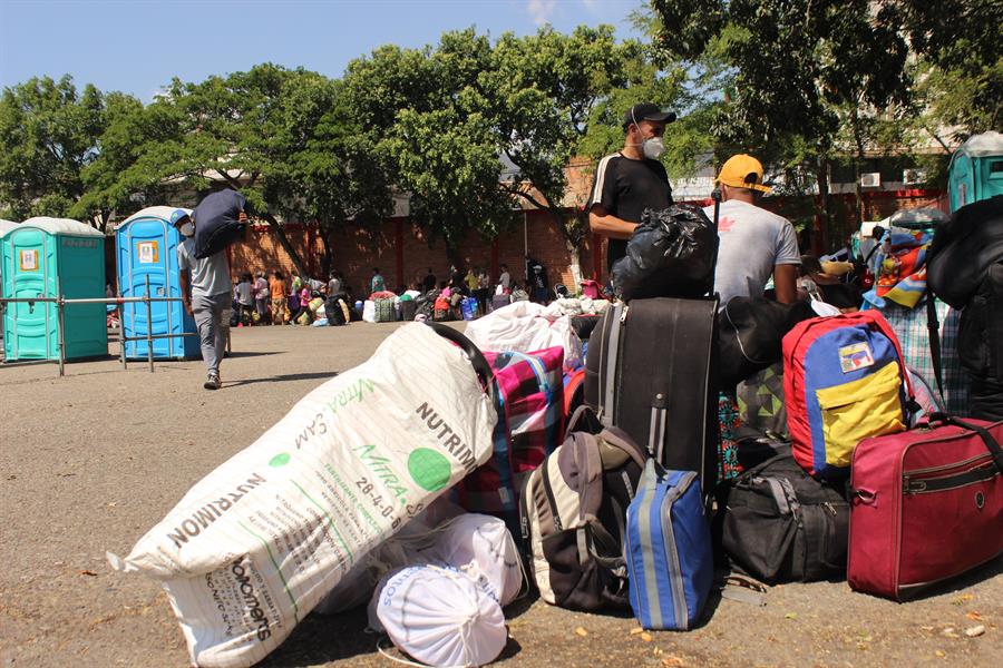 El ciclo se invierte: Miles de venezolanos retornados buscan volver a Colombia