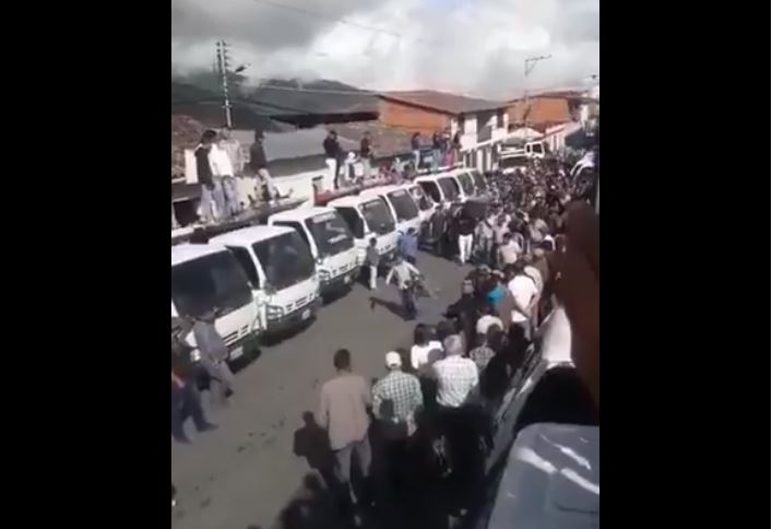 Despidieron en Trujillo a los campesinos fallecidos en un volcamiento en Tazón (Videos)