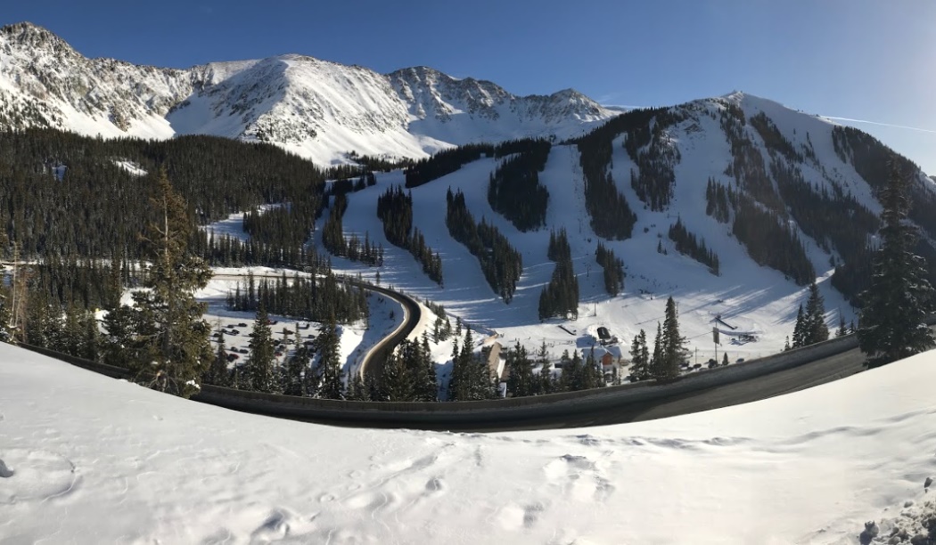 La estación de esquí de Colorado, Arapahoe Basin, reabre esta semana