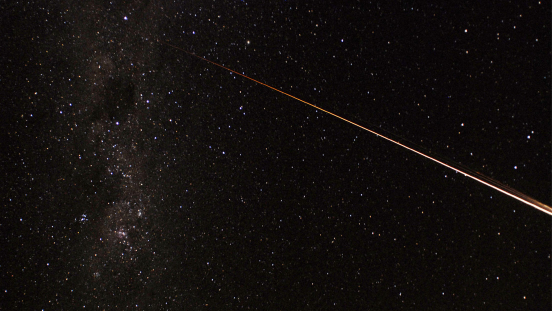 Captan un espectáculo de luces creado por basura espacial en la atmósfera (Videos)