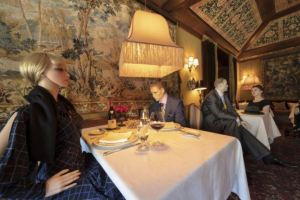 La FOTO: Restaurante usa maniquís para parecer lleno durante la desescalada en EEUU