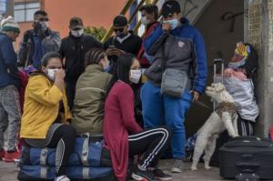 “De vuelta a casa”: Al menos 28 venezolanos salen caminando desde Perú