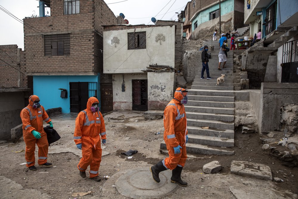 AP: Venezolanos en Perú se dedican a recoger los cadáveres por el Covid-19