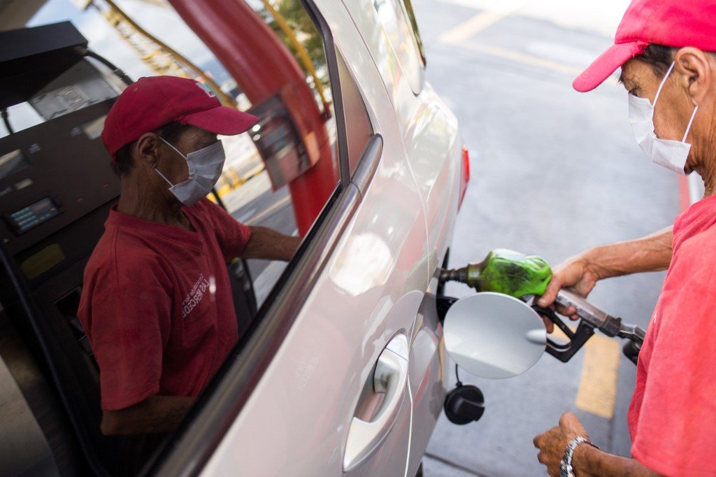 Vuelven a registrarse nuevas colas por gasolina en algunos sectores de Caracas (Foto)