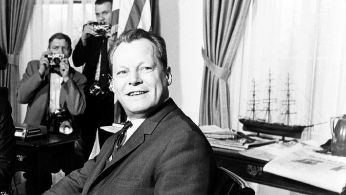 Konzapata: Willy Brandt en 1973: “Es mucho más difícil echar a los criminales que han tomado el poder”