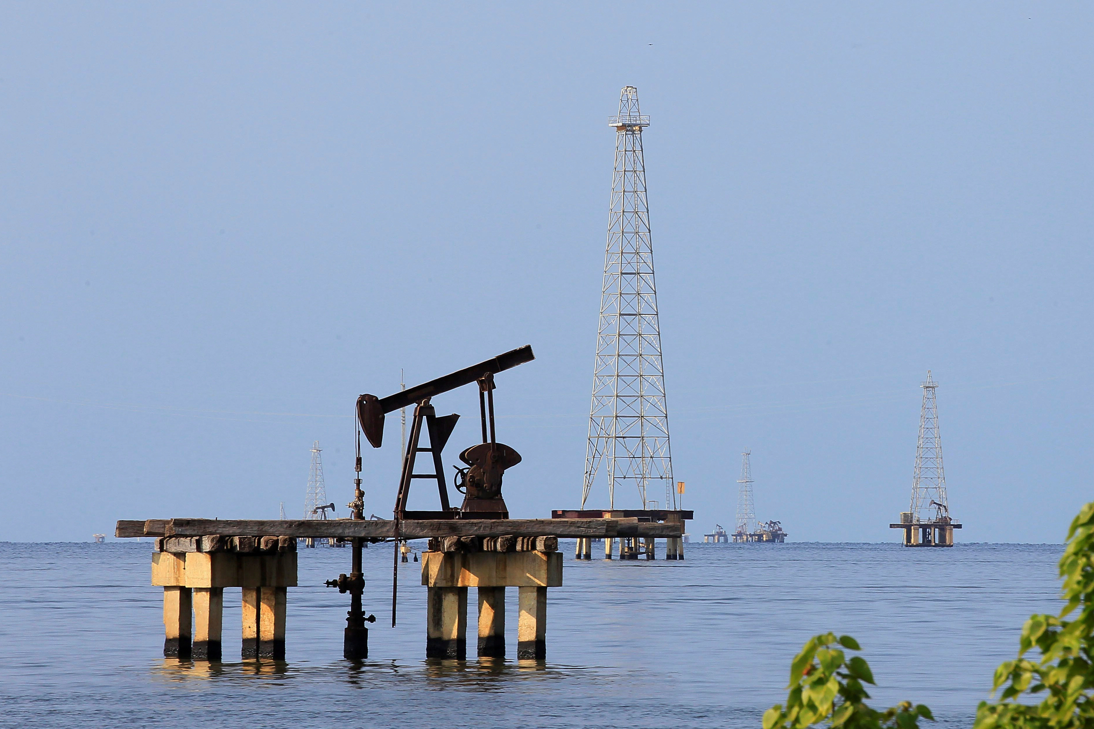 Venezuela produjo 390 mil b/d de petróleo en septiembre (encuesta Platts)