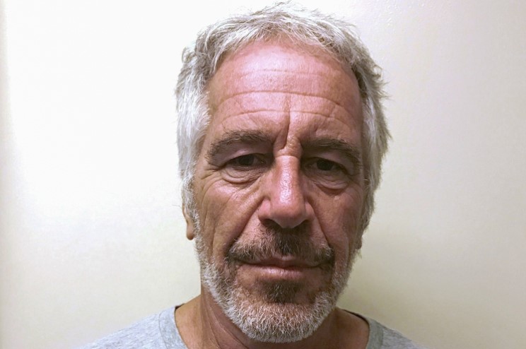 ¿Suicidio o asesinato? Las reveladoras FOTOS que alimentan las dudas de la misteriosa muerte de Epstein