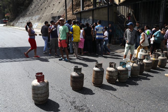 Vecinos de la carretera Petare-Guarenas denuncian alto costo del gas doméstico #12Jun (Foto)