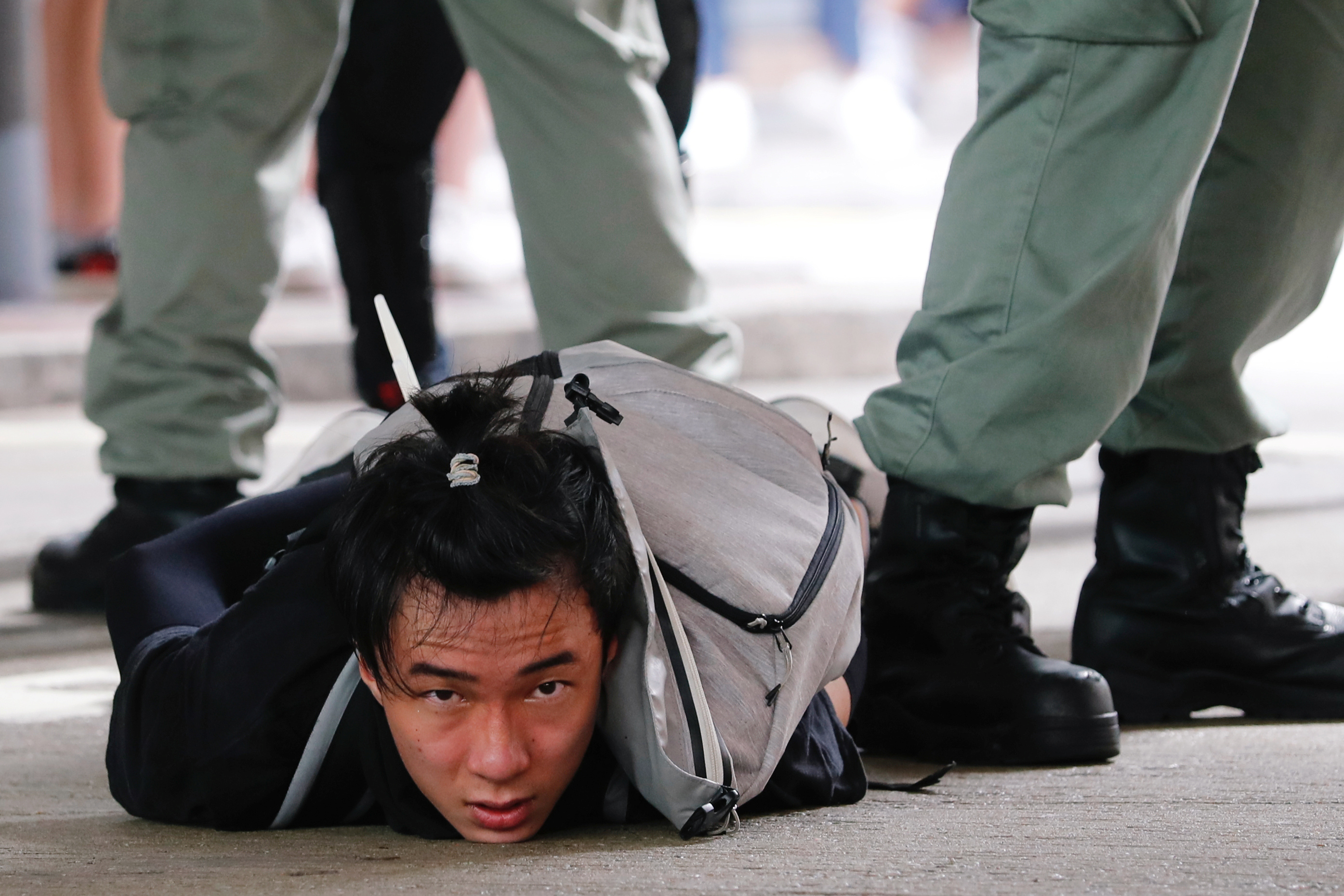 Hongkonés con bandera independentista, primer detenido bajo ley de seguridad